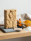 Carrot Juice, Turmeric & Kaolin Clay Bar
With Activated Charcoal Accent